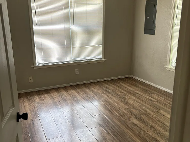 1207 E Main St — Photo 6