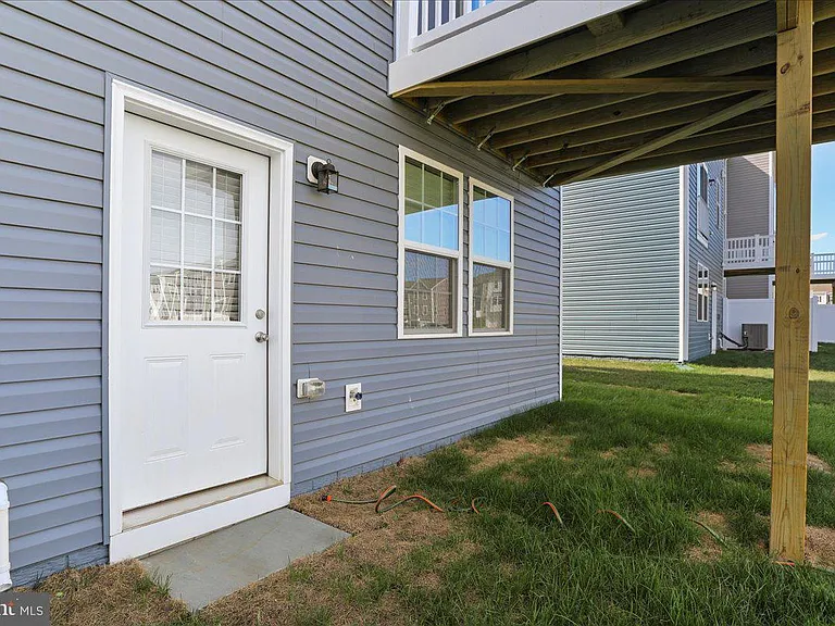 100 Stafford Pl — Photo 37