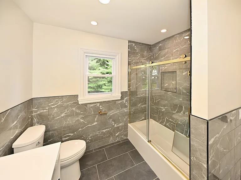 190 Madison Ave #1 — Photo 10