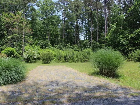 2027 Mayflower Dr, Greenbackville, VA 23356