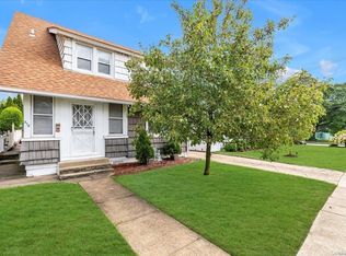 318 S Park Ave, Lynbrook, NY 11563