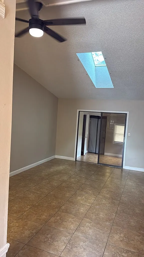 2 bed, 1054 sqft, $1,700 — Photo 2
