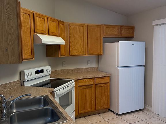 5th image of 8 Prospect Ln #B