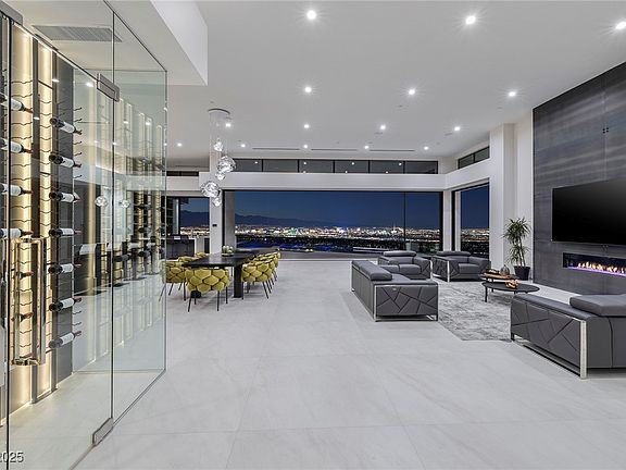 4th image of 563 Grand Rim Dr