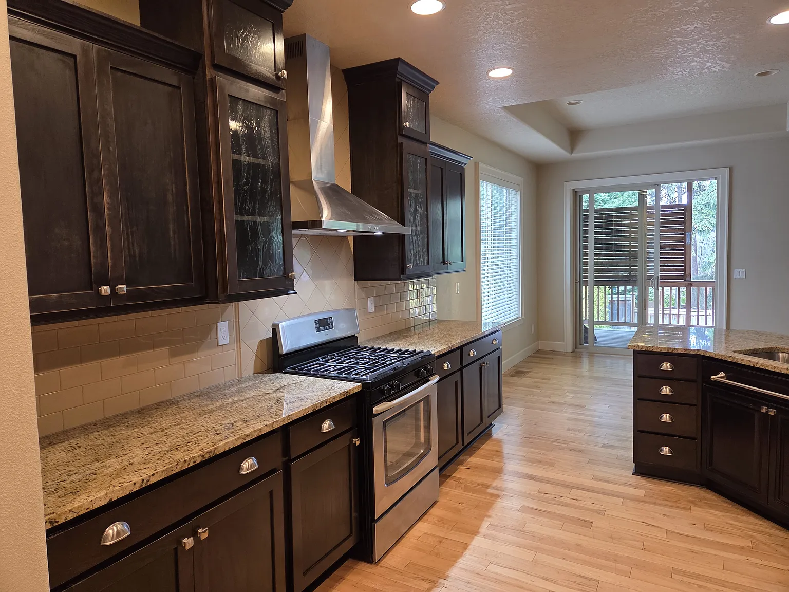 3 bed, 2387 sqft, $3,200 — Photo 4