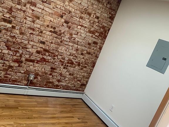 4th image of 9415 Foster Ave #3