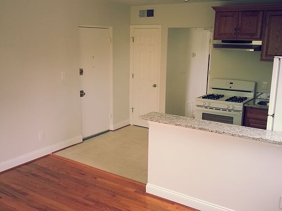 2nd image of 39 O St SW #102