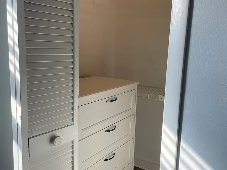 Walk-in closet bedroom 2