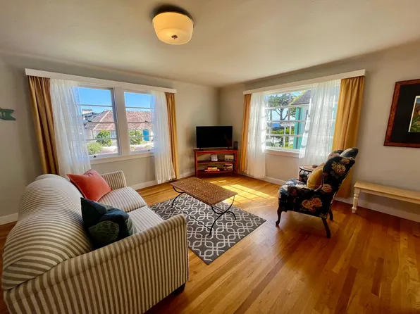911 Ripple Ave, Pacific Grove, CA 93950