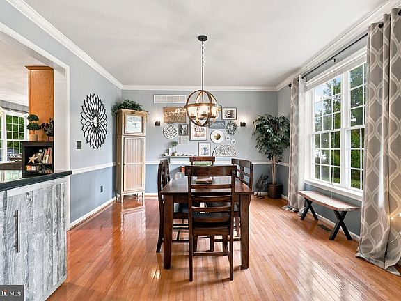 5th image of 110 Country Ln