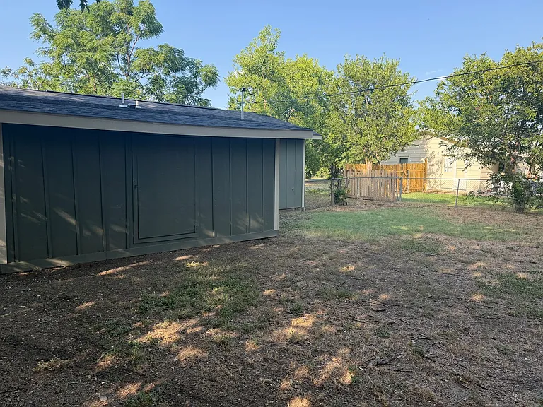 410 W Lincoln Ave — Photo 9