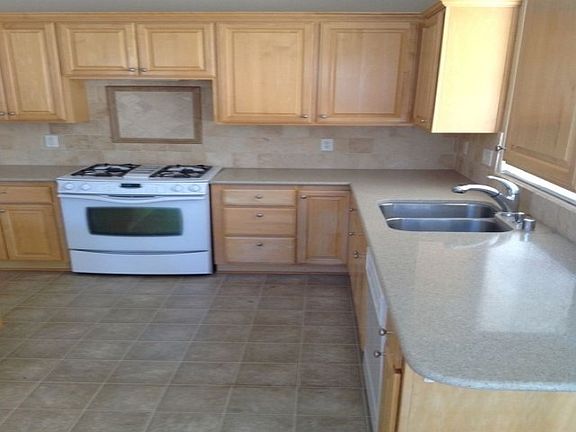 4th image of 2495 Venezia Dr