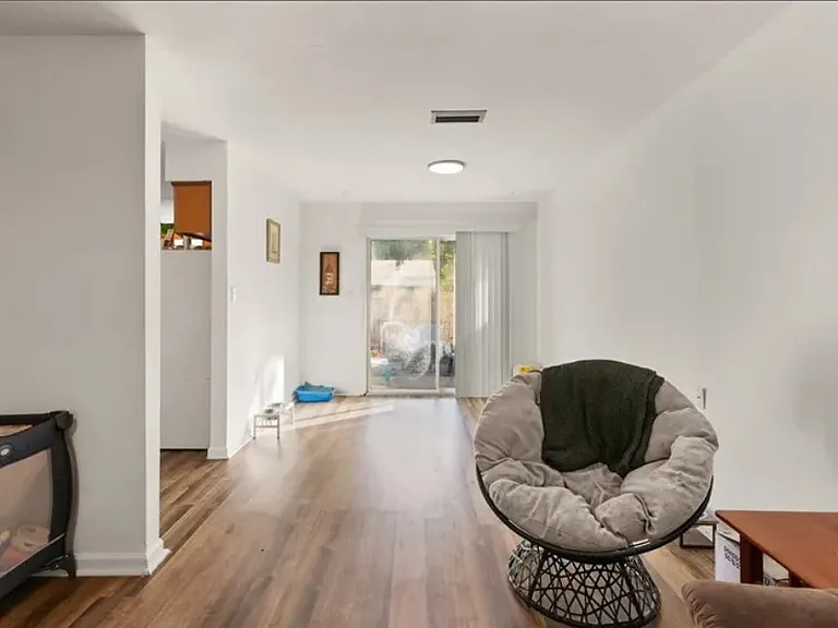 540 Chateau Cir — Photo 8