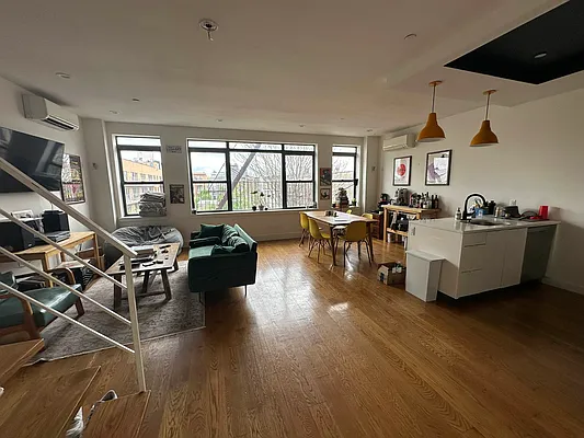 Rented by Space Link Realty | media 10