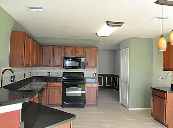 3rd image of 500 Coolidge Ln