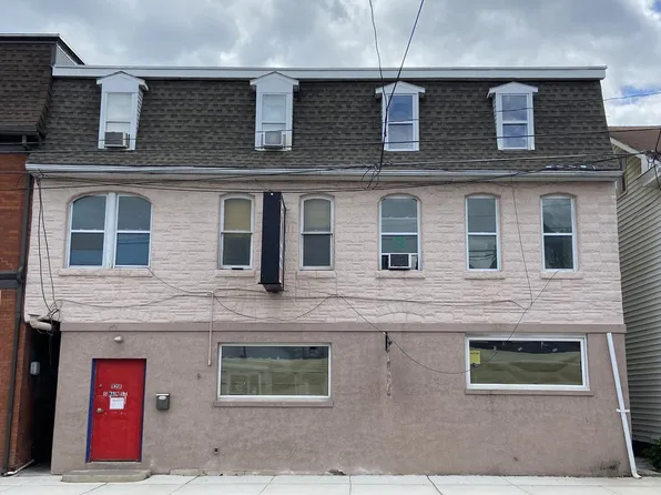 128 S Main St #4, Spring Grove, PA 17362