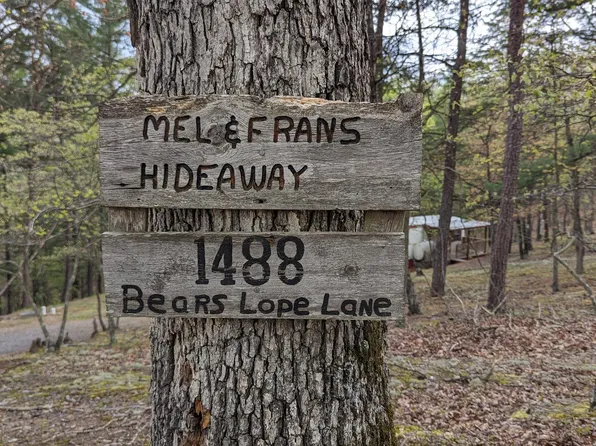1488 Bears Lope Ln, Great Cacapon, WV 25422