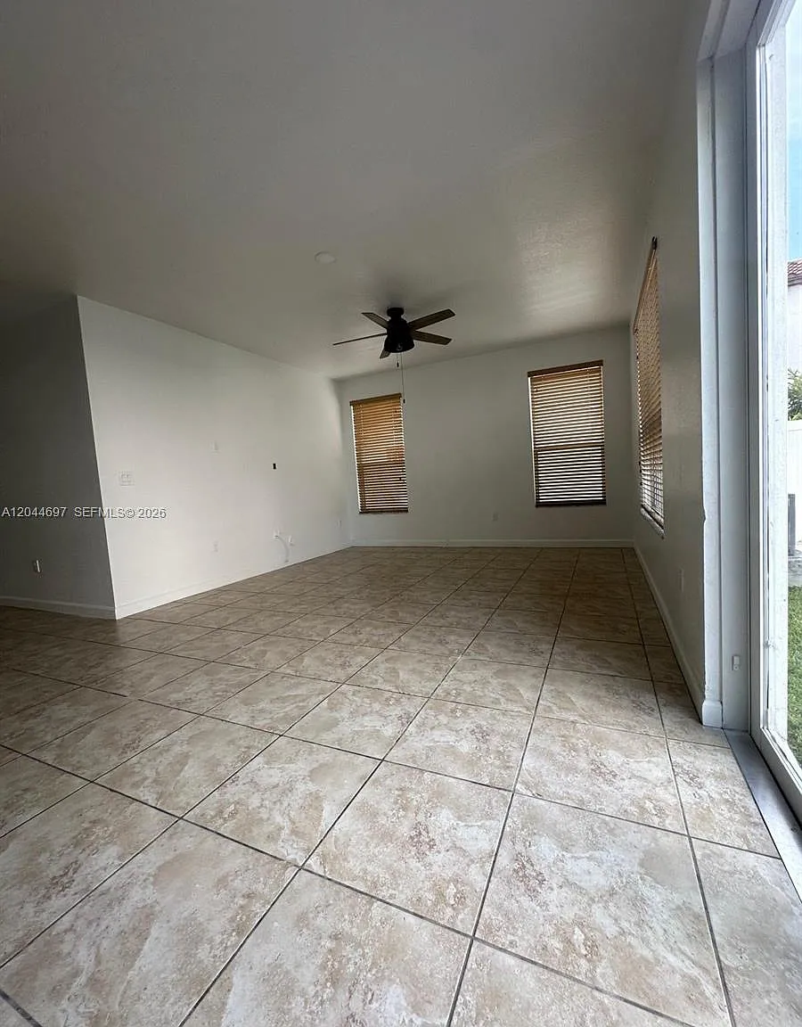Kendall Commons Residenti — Photo 3