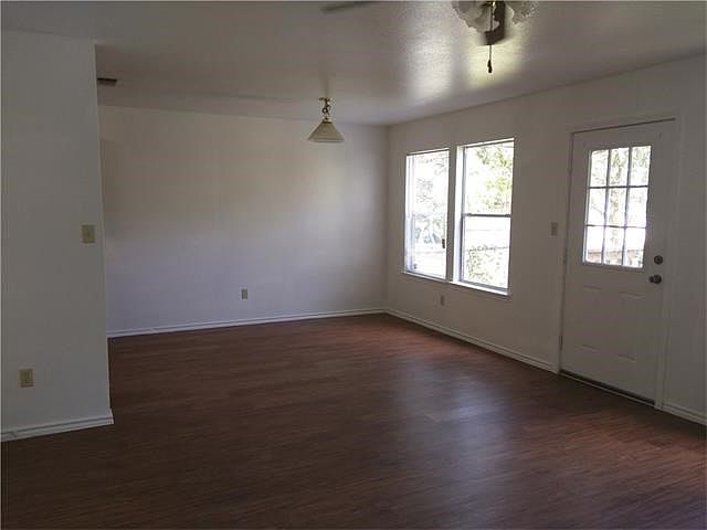 1st image of 1002/1000 Sagewood Trl
