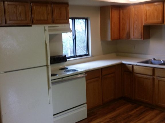large eat-in kitchen