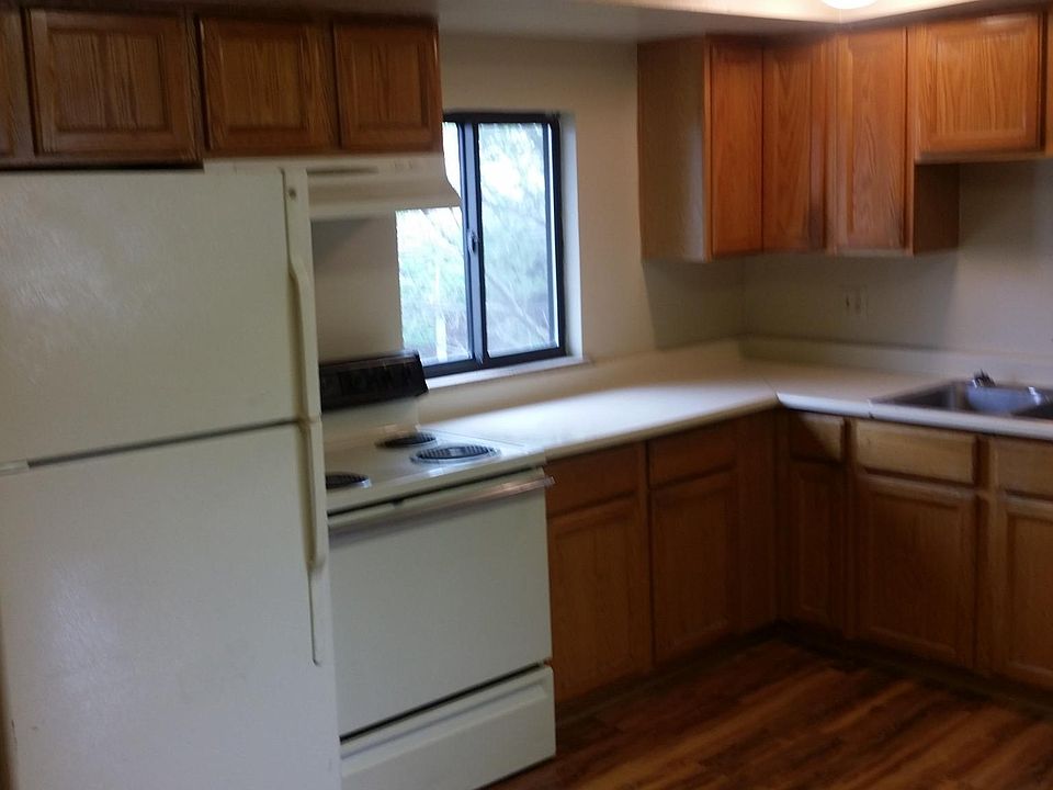 large eat-in kitchen
