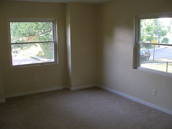 5th image of 108 Columbian Ave