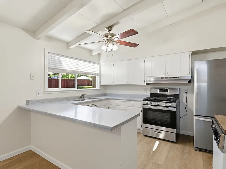 1265 Prescott Ave — Photo 8