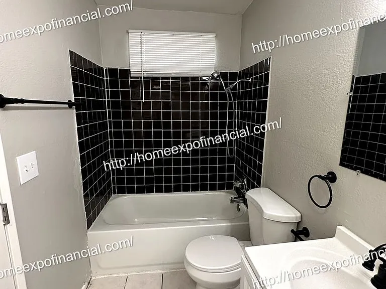 25256 1/2 Bessant St — Photo 14