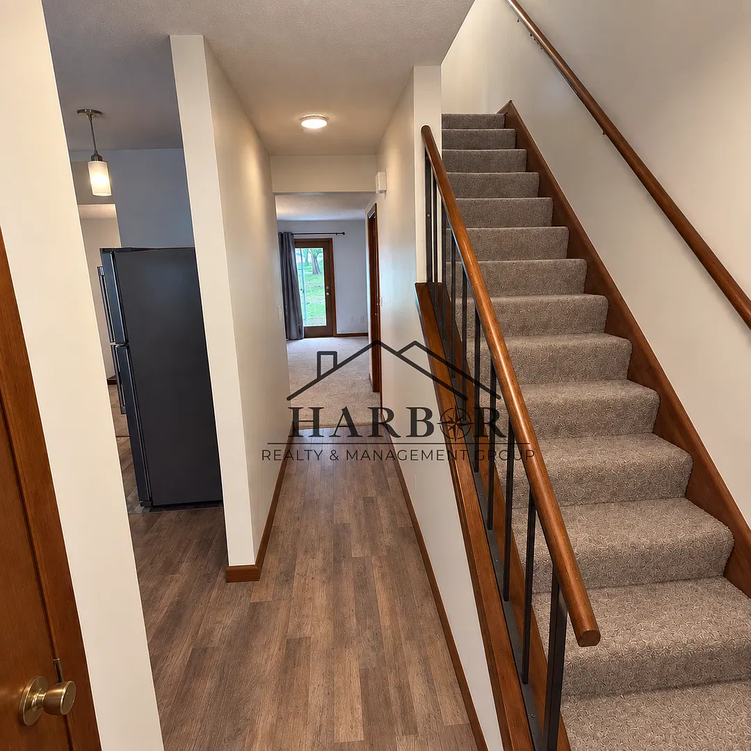 Beautiful 2 Bedroom Townhome in Owatonna, MN — Photo 4