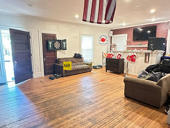 3rd image of 25 Orkney Rd #1