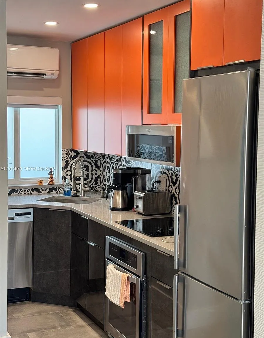 French Leave West Condo — Photo 2