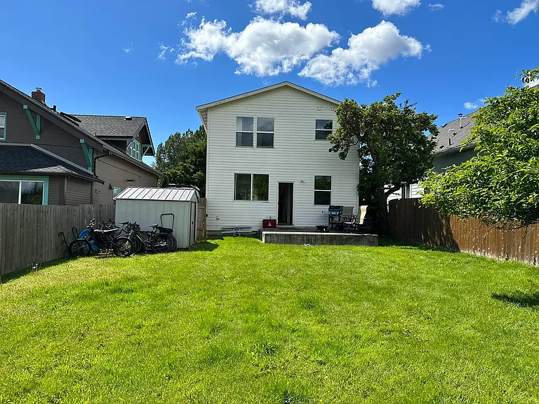 2728 Valencia St — Photo 25