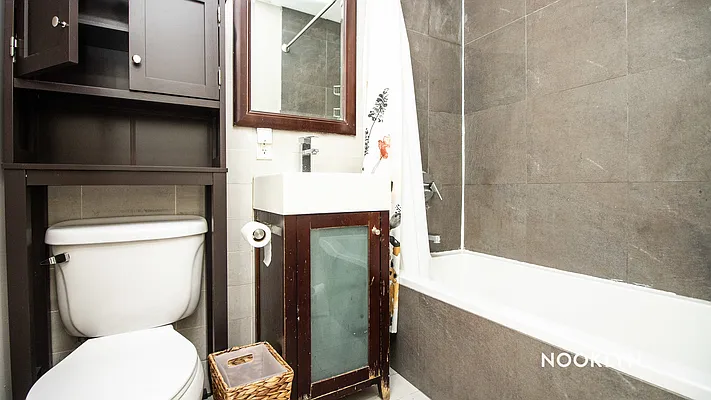 Rented by Nooklyn NYC LLC | media 18