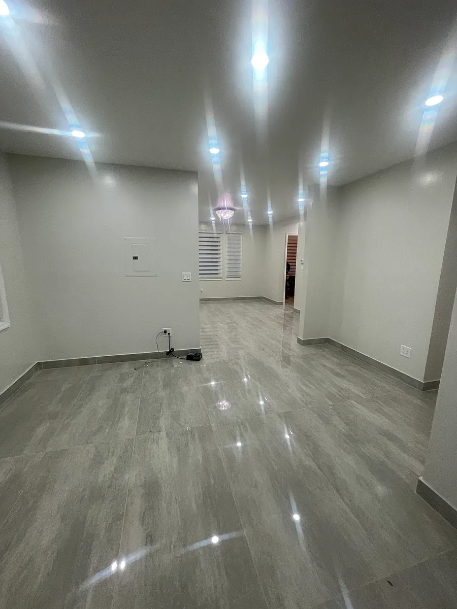 Building Photo - 80 Locust Ave #2