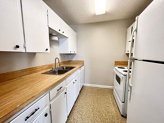 3rd image of 113 Noel Dr APT A
