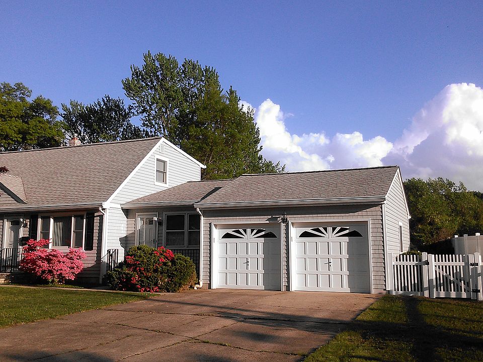 2nd image of 18 Sherwood Ave