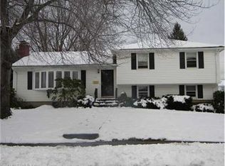 115 Hearn Ln, Hamden, CT 06514