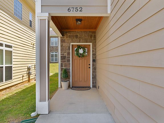 2nd image of 6752 Palms Ct