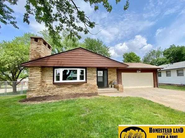1124 Hubble St, Fairbury, NE 68352
