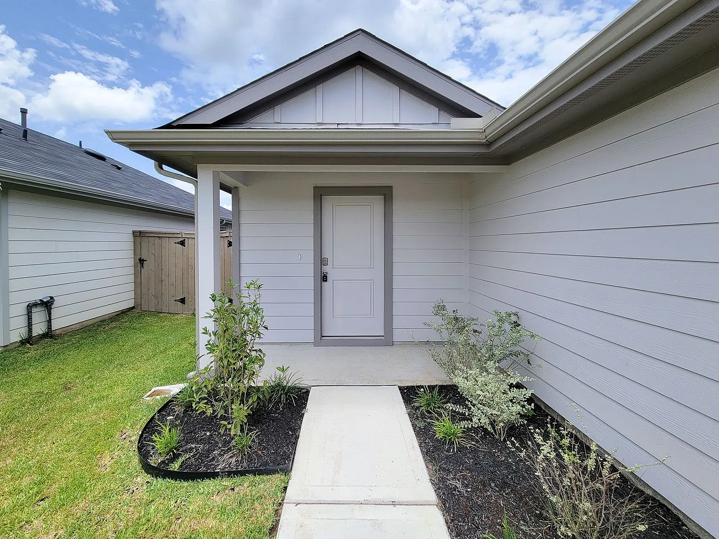 Excellent Location! Wonderful Open Concept Interior Layout + Great Split Plan Design! Island Kitc... — Photo 3