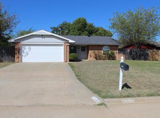 4744 SE Sunnymeade Dr, Lawton, OK 73501