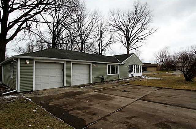 2nd image of 1027 Kinder Rd