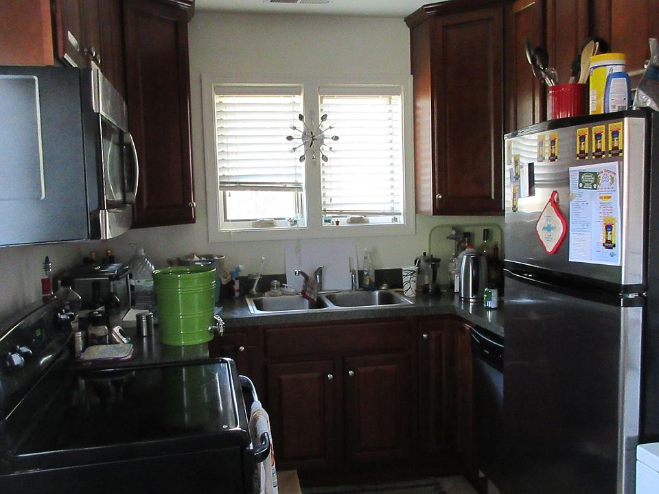 2nd image of 1916 Swanson Dr #B