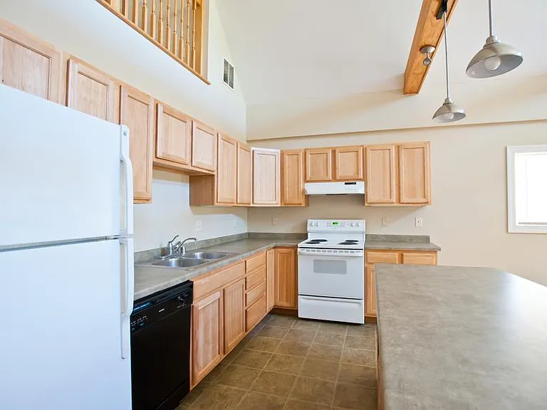 3255 N Oakland Ave #UPPER — Photo 5