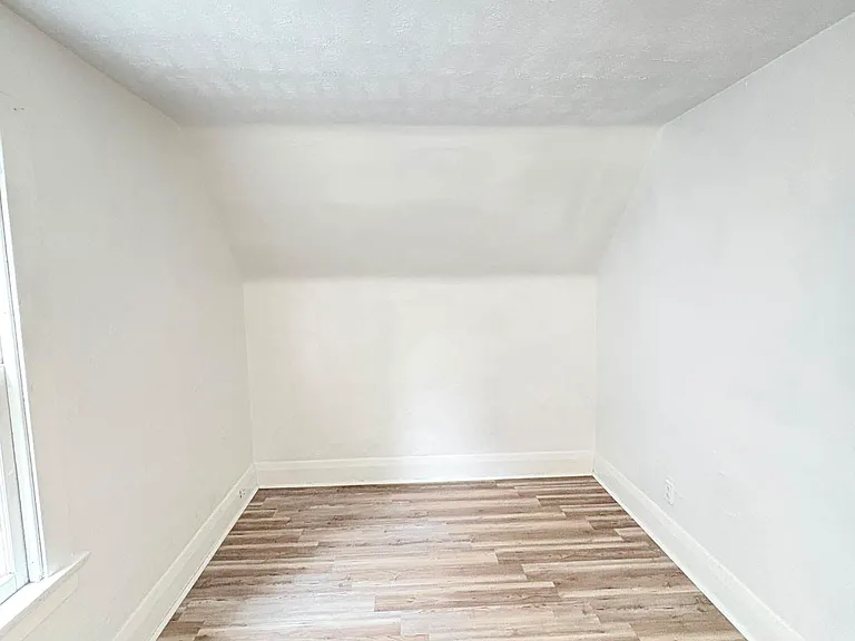 2324 Upton Ave — Photo 15