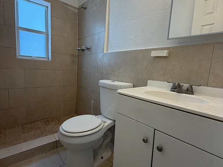 1556 SW 6th St #3 — Photo 7
