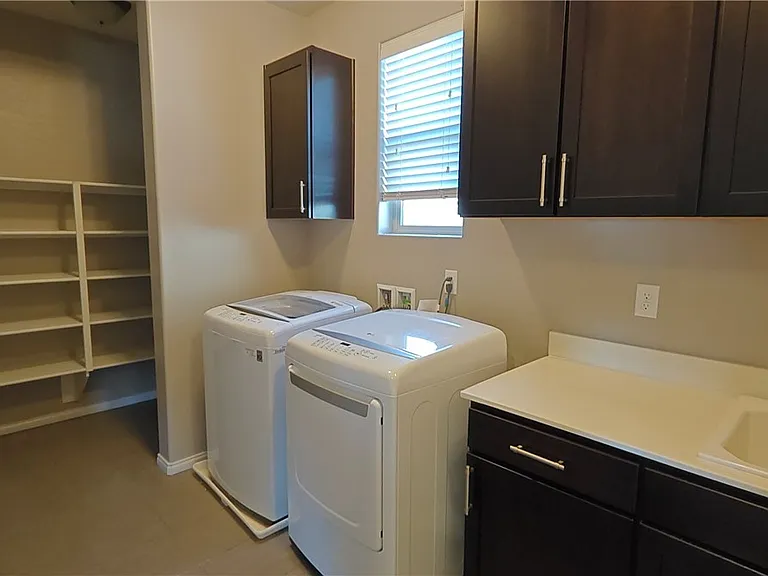 2868 Josephine Dr — Photo 32