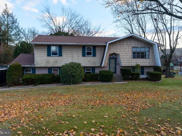30 Lynwood St, Tamaqua, PA 18252