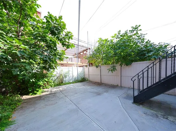 4715 Bedford Avenue image 25 of 35