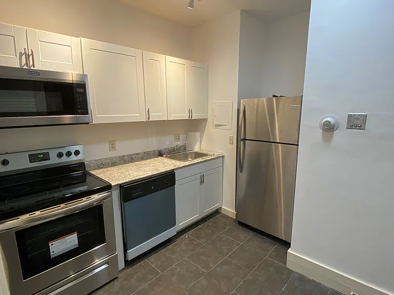 15 Park Vale Ave #5 — Photo 1